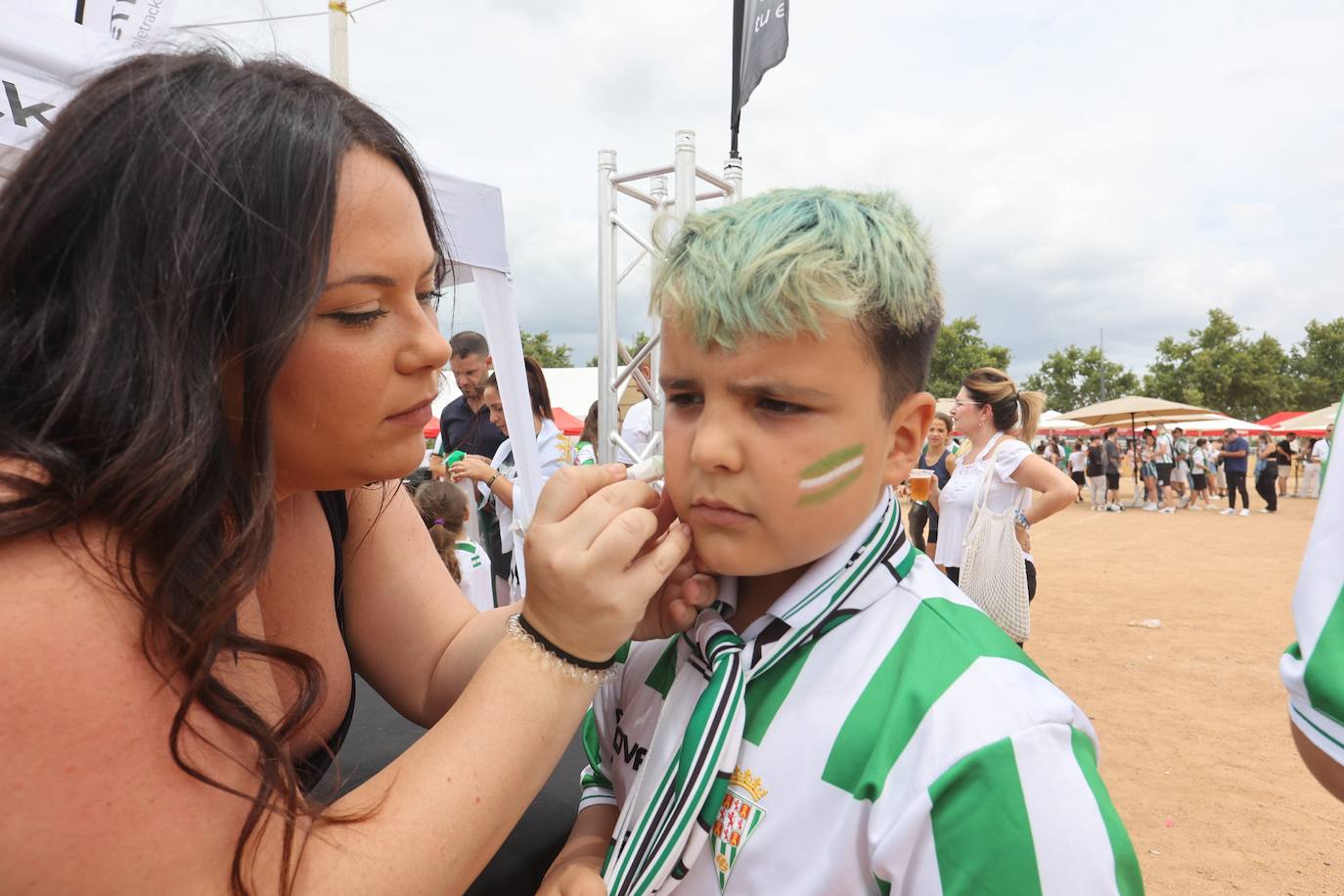 Fotos: las mejores imágenes del ambiente en la Fan Zone del Córdoba CF