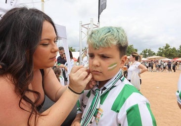 La afición del Córdoba CF calienta motores en la Fan Zone