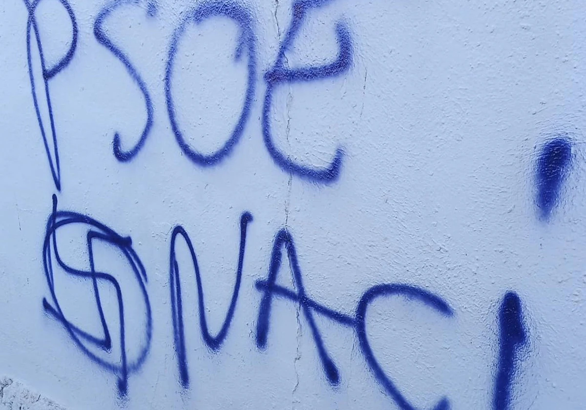 Pintadas en un colegio electoral de Mijas