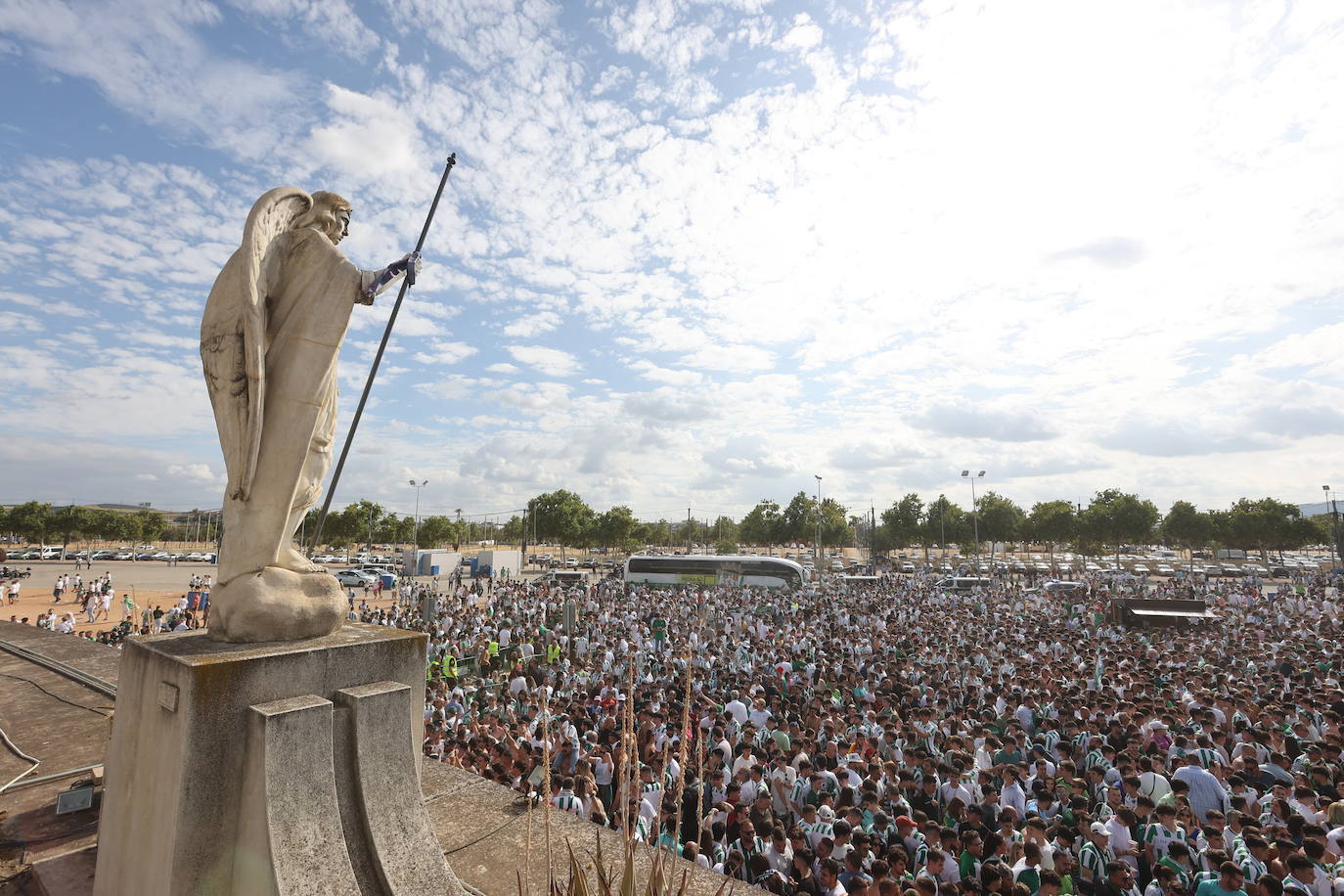 Fotos: el impresionante recibimiento de la afición al Córdoba