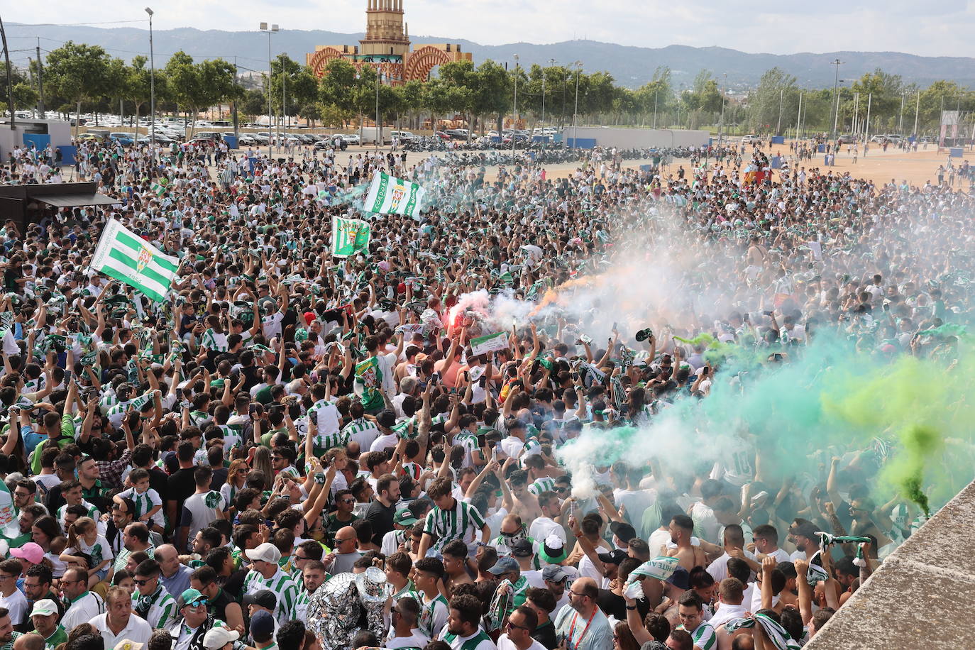 Fotos: el impresionante recibimiento de la afición al Córdoba