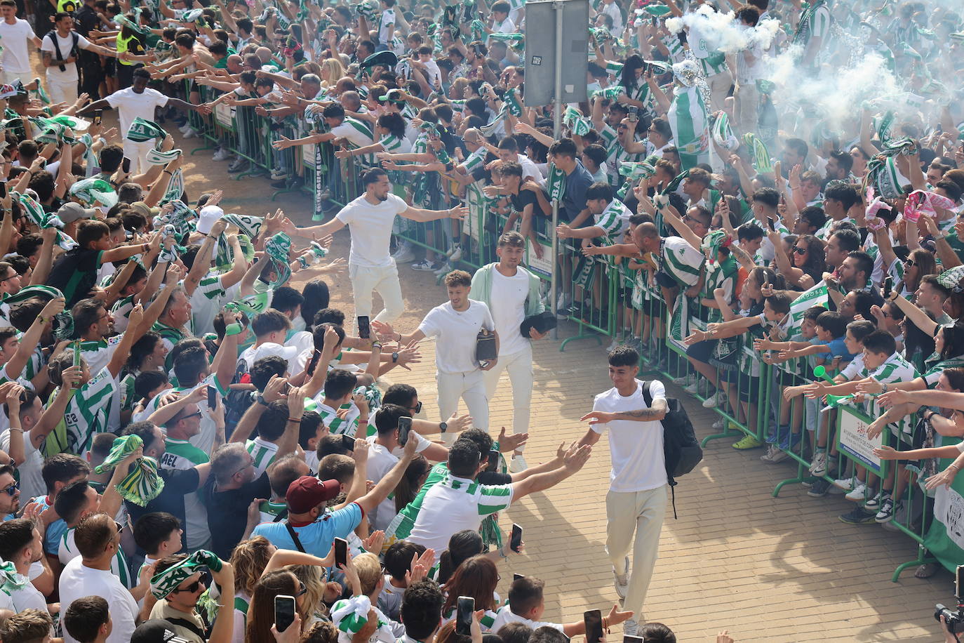 Fotos: el impresionante recibimiento de la afición al Córdoba