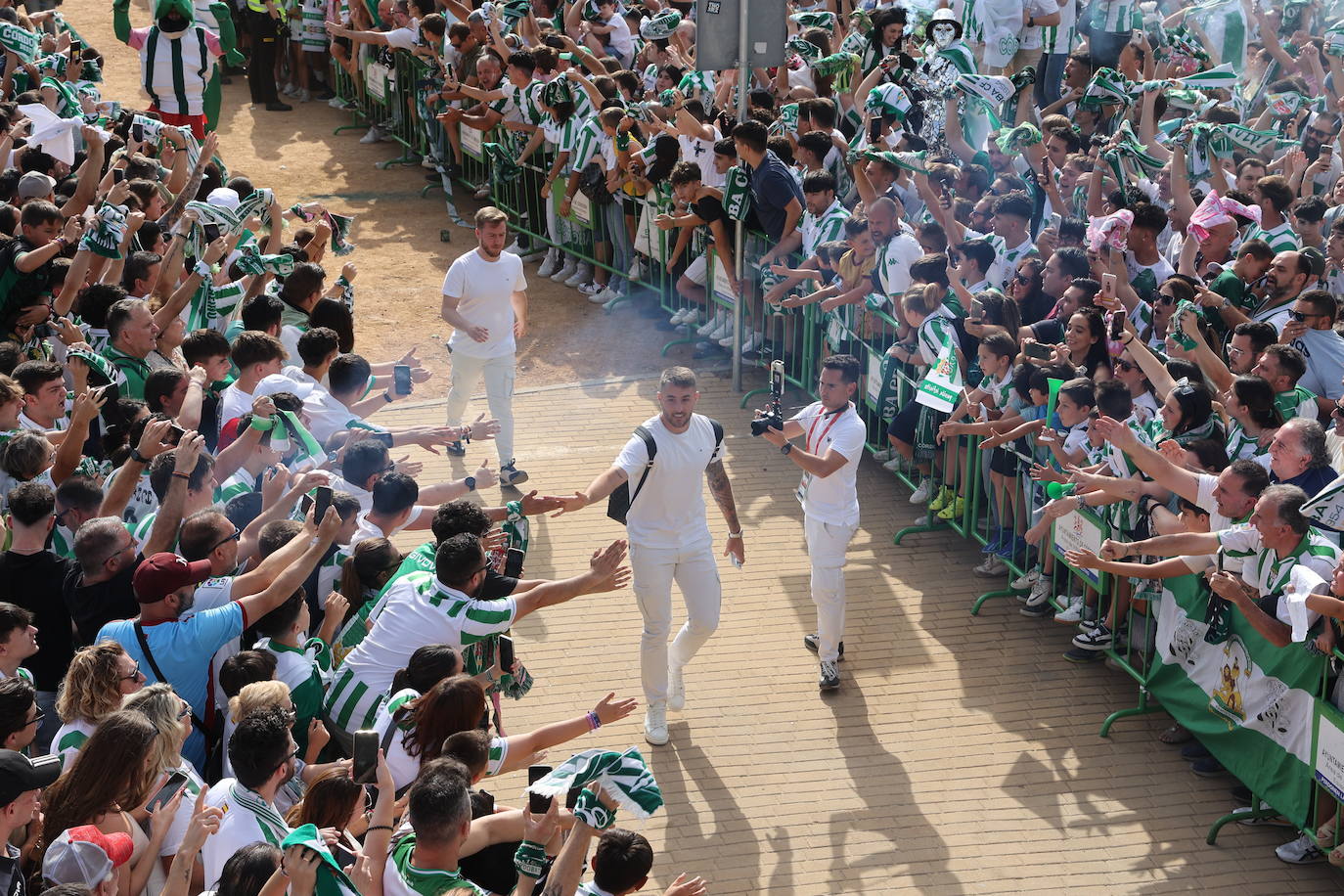 Fotos: el impresionante recibimiento de la afición al Córdoba