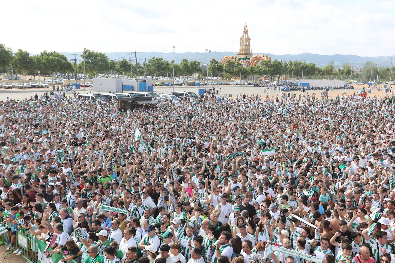 Fotos: el impresionante recibimiento de la afición al Córdoba
