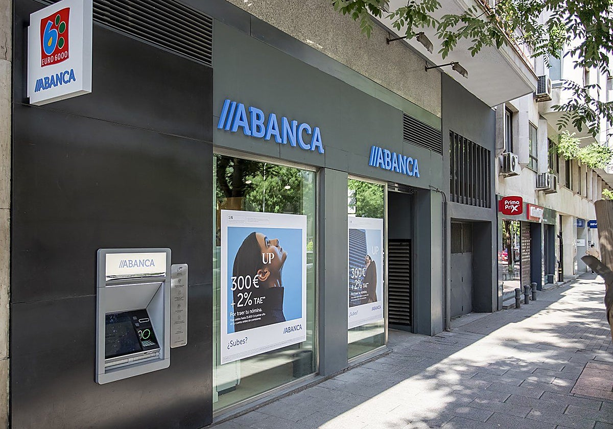 Exterior de una de las oficinas de Targobank en Madrid, ya con la rotulación de Abanca