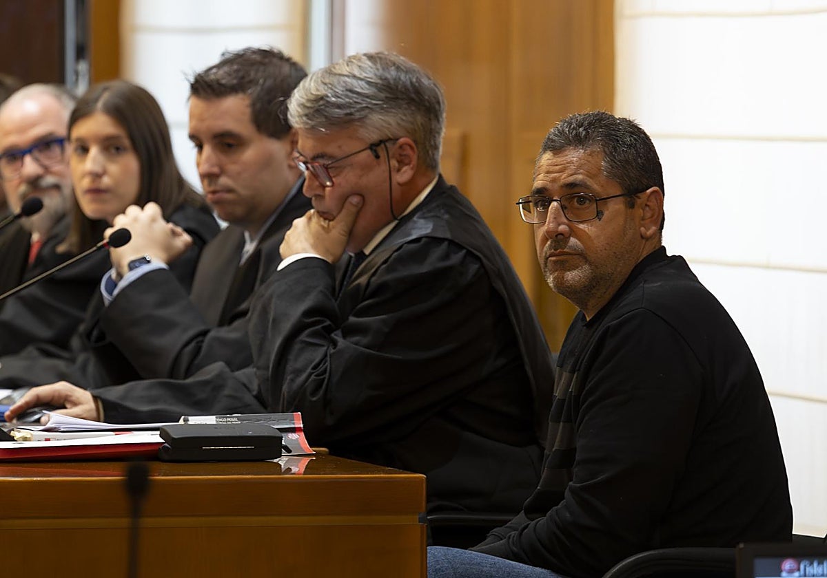 'El Chiqui', acusado de acabar con la vida de un guardia civil y un vecino en Santovenia (Valladolid), durante el juicio celebrado en la Audiencia Provincial