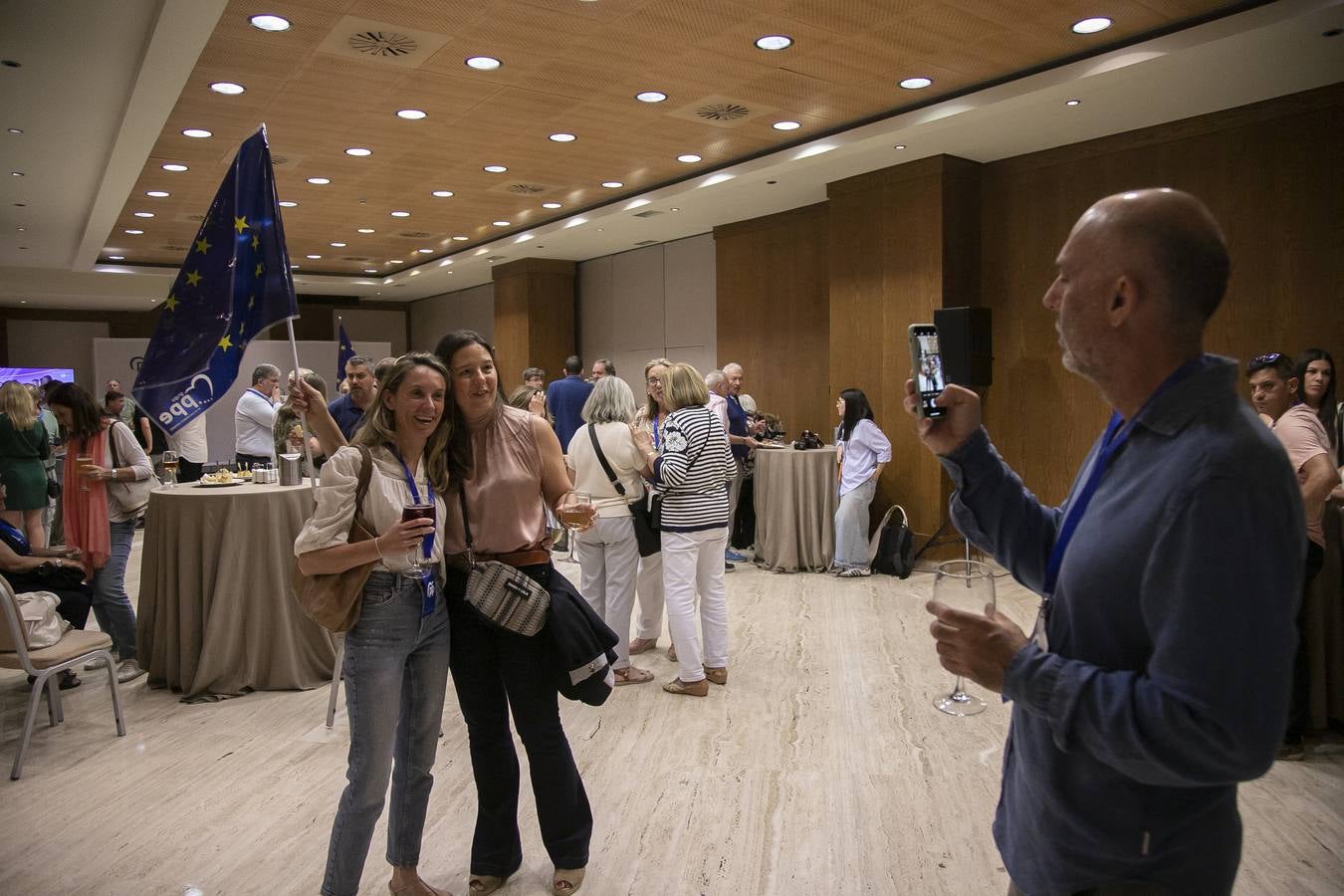 Las imágenes de la celebración del PP por su victoria en Córdoba