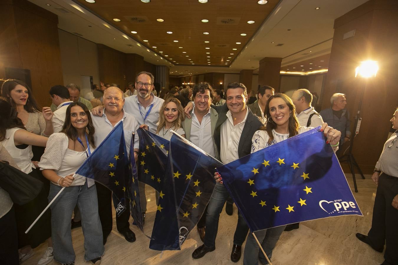 Las imágenes de la celebración del PP por su victoria en Córdoba