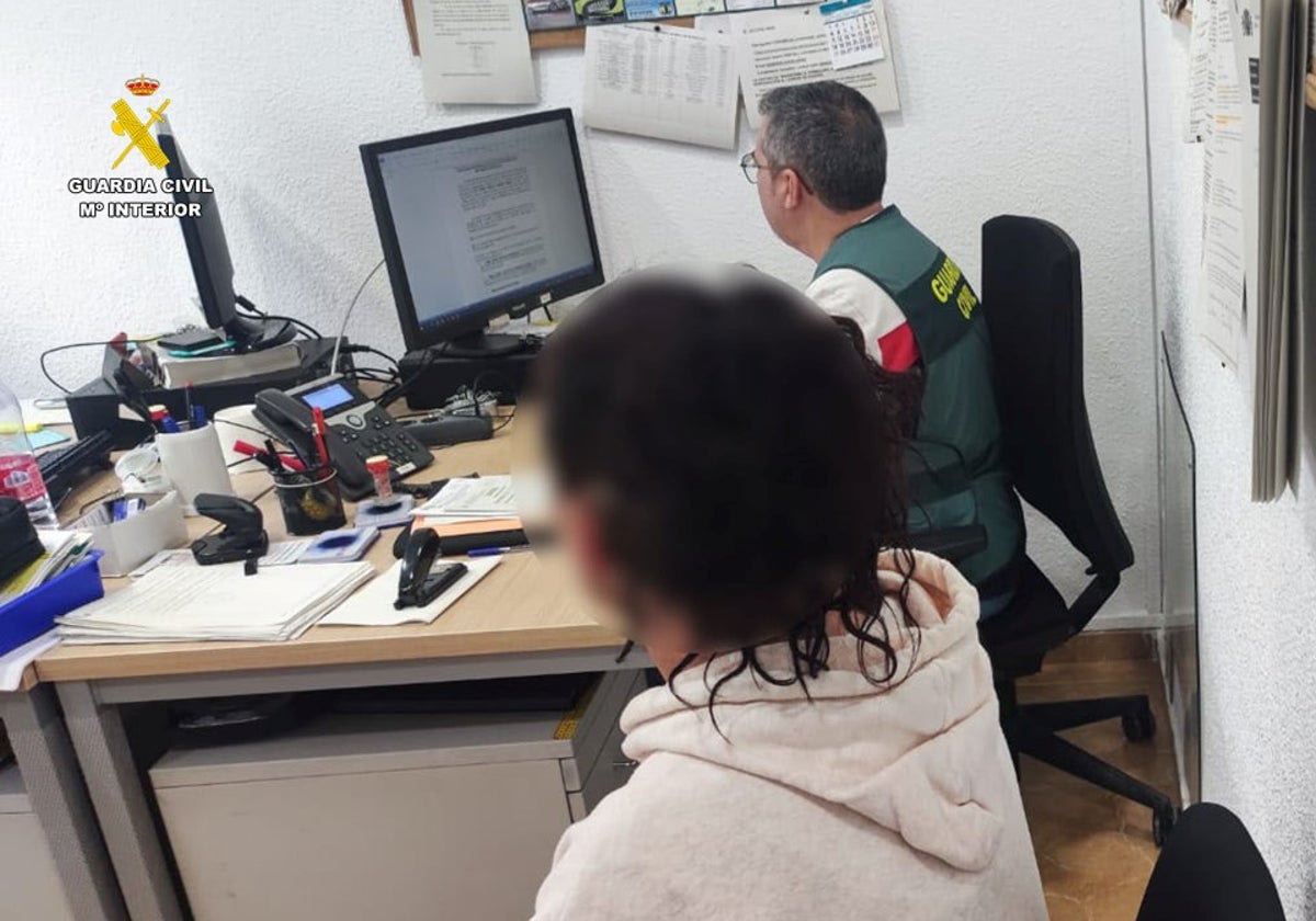 Imagen de una detenida por estafar a agricultores con la compra fraudulenta de naranjas