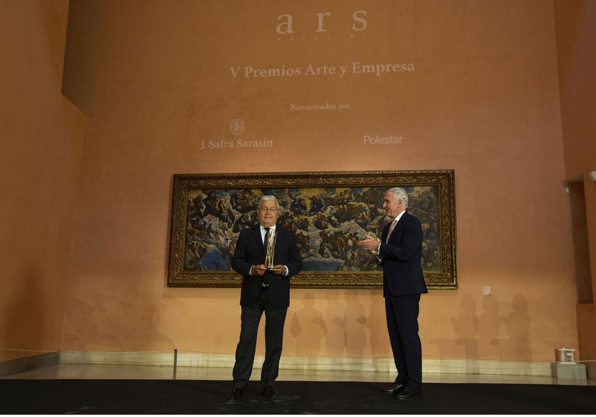 Rafael AlcÓN, presidente de la Fundación Bancaja recibe el Premio Arte y Empresa de manos de Evelio Acevedo, director gerente del Museo Thyssen-Bornemisza