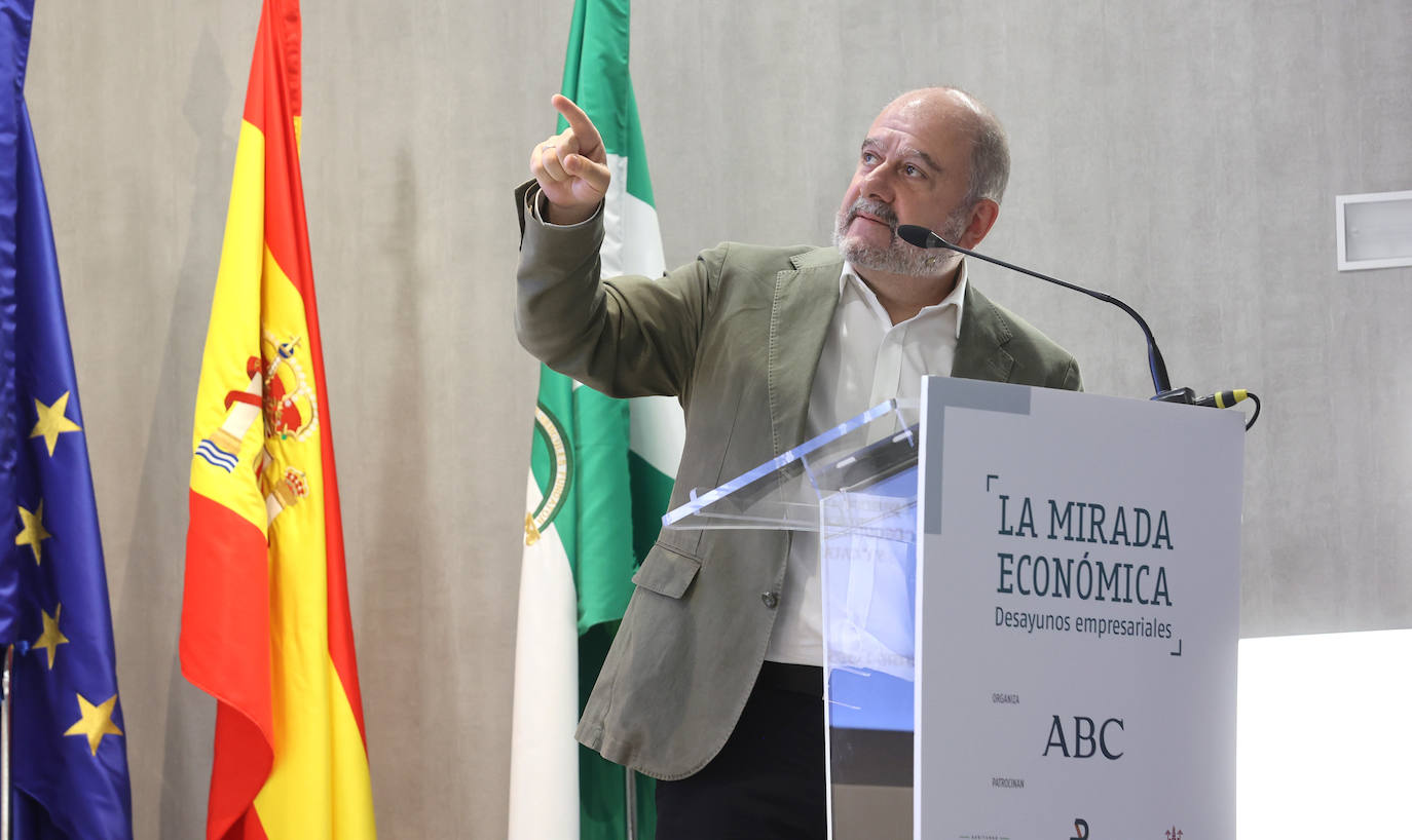 Las imágenes de Benjamín Lana en el ciclo La Mirada Económica de ABC Córdoba