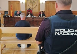 Condenado a 33 meses de prisión un hombre de 47 años por maltratar a su madre: «¡Tía puta, tenías que morir!»