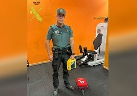 Un guardia civil fuera de servicio auxilia a una persona en parada cardíaca en un pueblo de Teruel