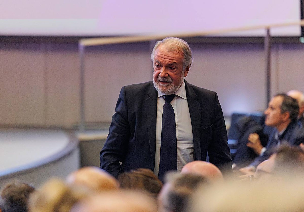 El exministro del Interior Jaime Mayor Oreja, presidente de la Fundación NEOS