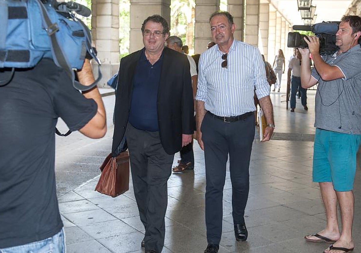 Rivera, a la derecha, en una de sus citas judiciales