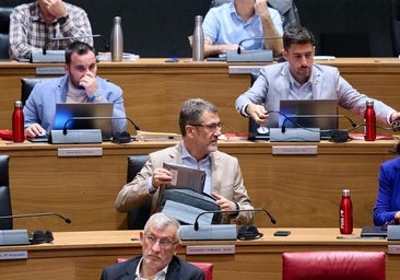 El PSOE vota a favor de una moción de Podemos en Navarra que tilda de corrupta a la monarquía