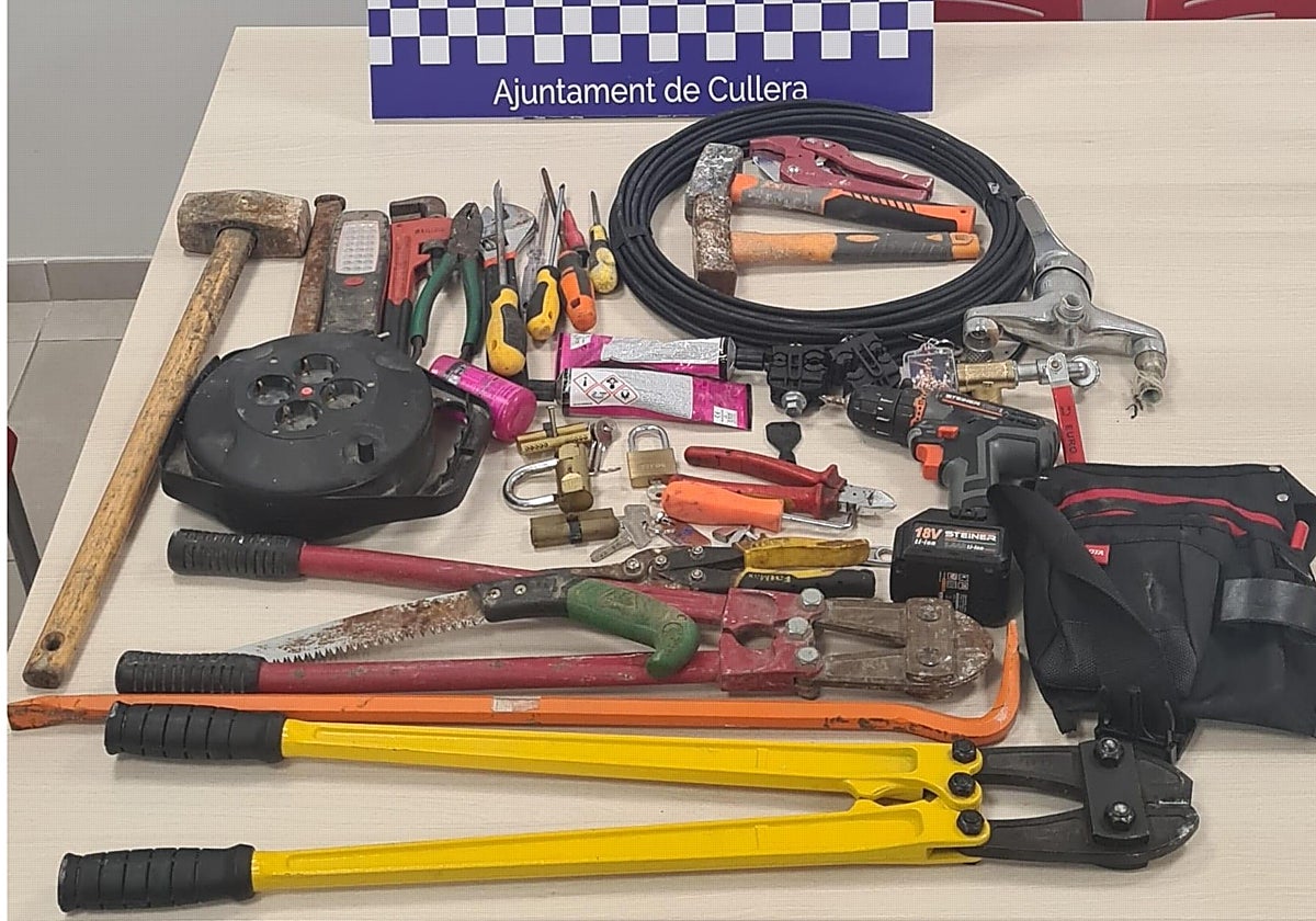 Imagen de las herramientas que usaban los okupas en Cullera