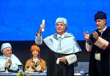 Serrat, doctor honoris causa por la Universidad de Burgos: «Más que nunca, nos necesitamos los unos a los otros»