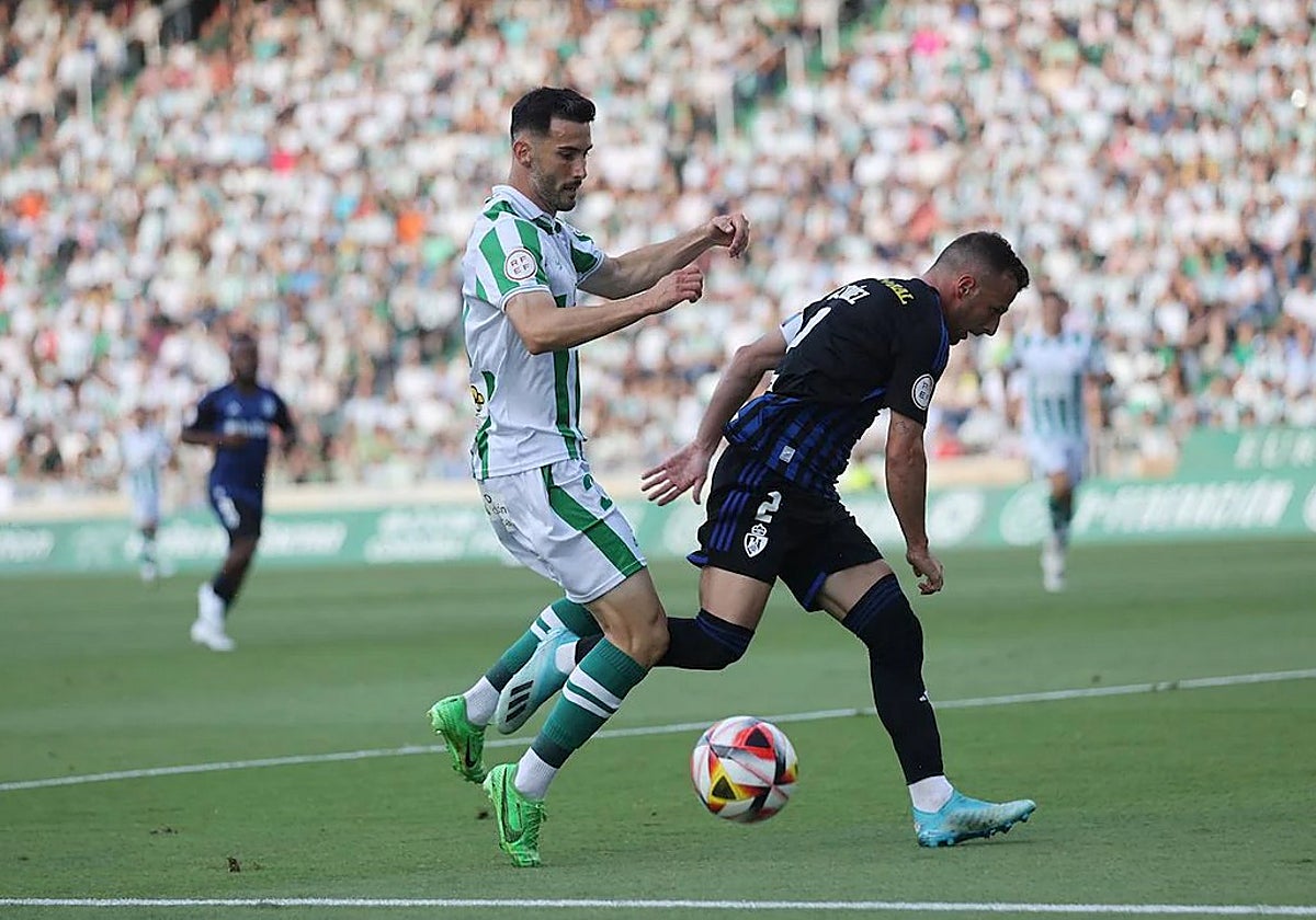 Carlos Albarrán durante el partido ante la Ponferradina en El Arcángel
