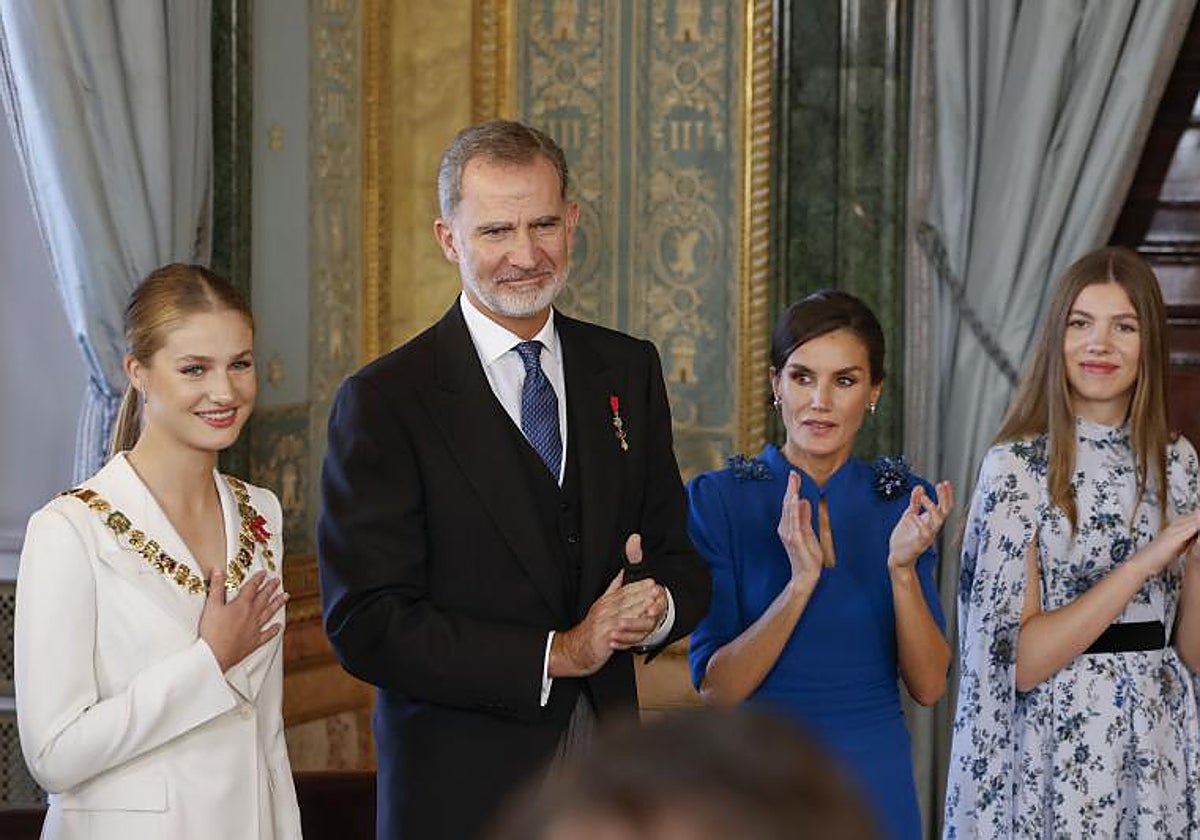 Los reyes Felipe y Letizia y la infanta Sofía durante la jura de la Constitución de la Princesa de Asturias