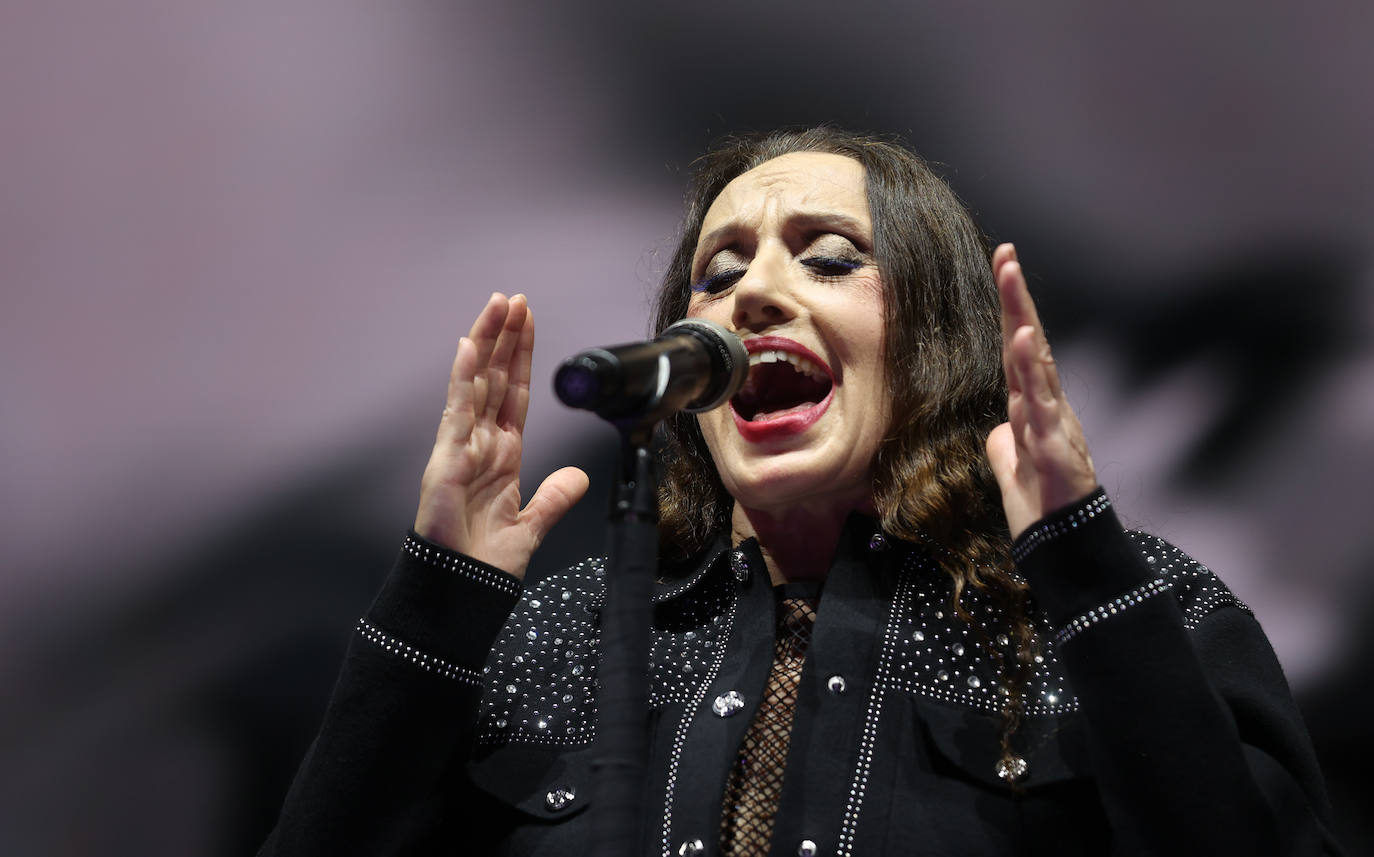 Las mejores imágenes del concierto de Luz Casal en Córdoba