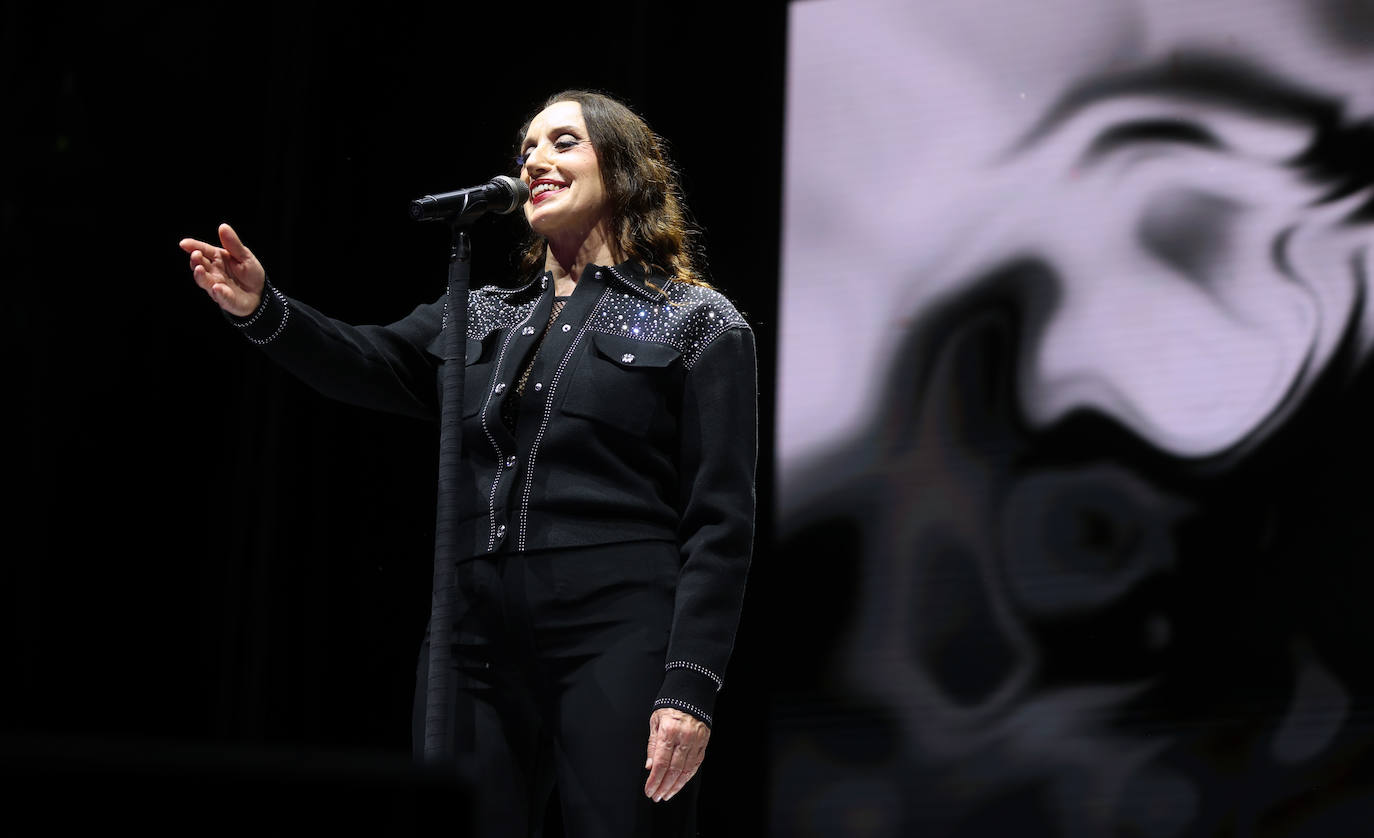 Las mejores imágenes del concierto de Luz Casal en Córdoba