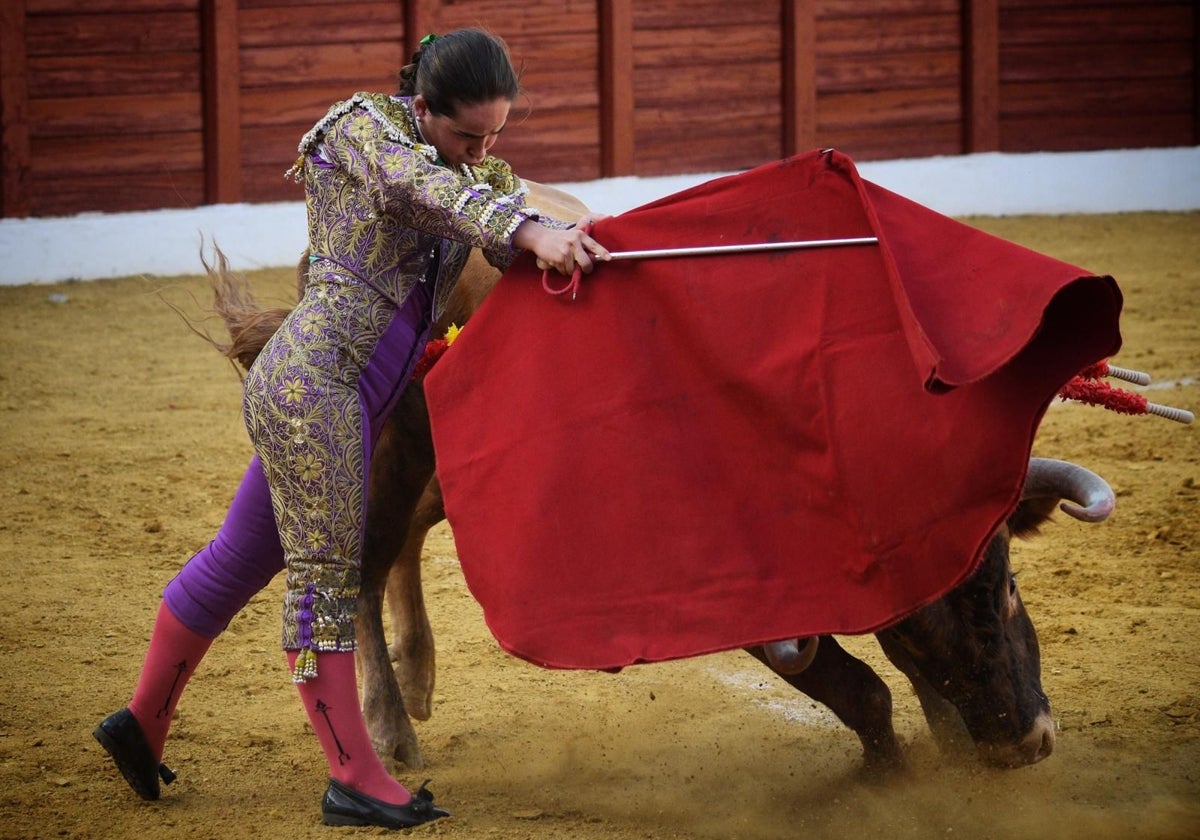 El pasado 5 de septiembre, en El Casar, un utrero de Los Chospes le causó una avería de tres trayectorias en el muslo derecho, aunque lo peor vendría después