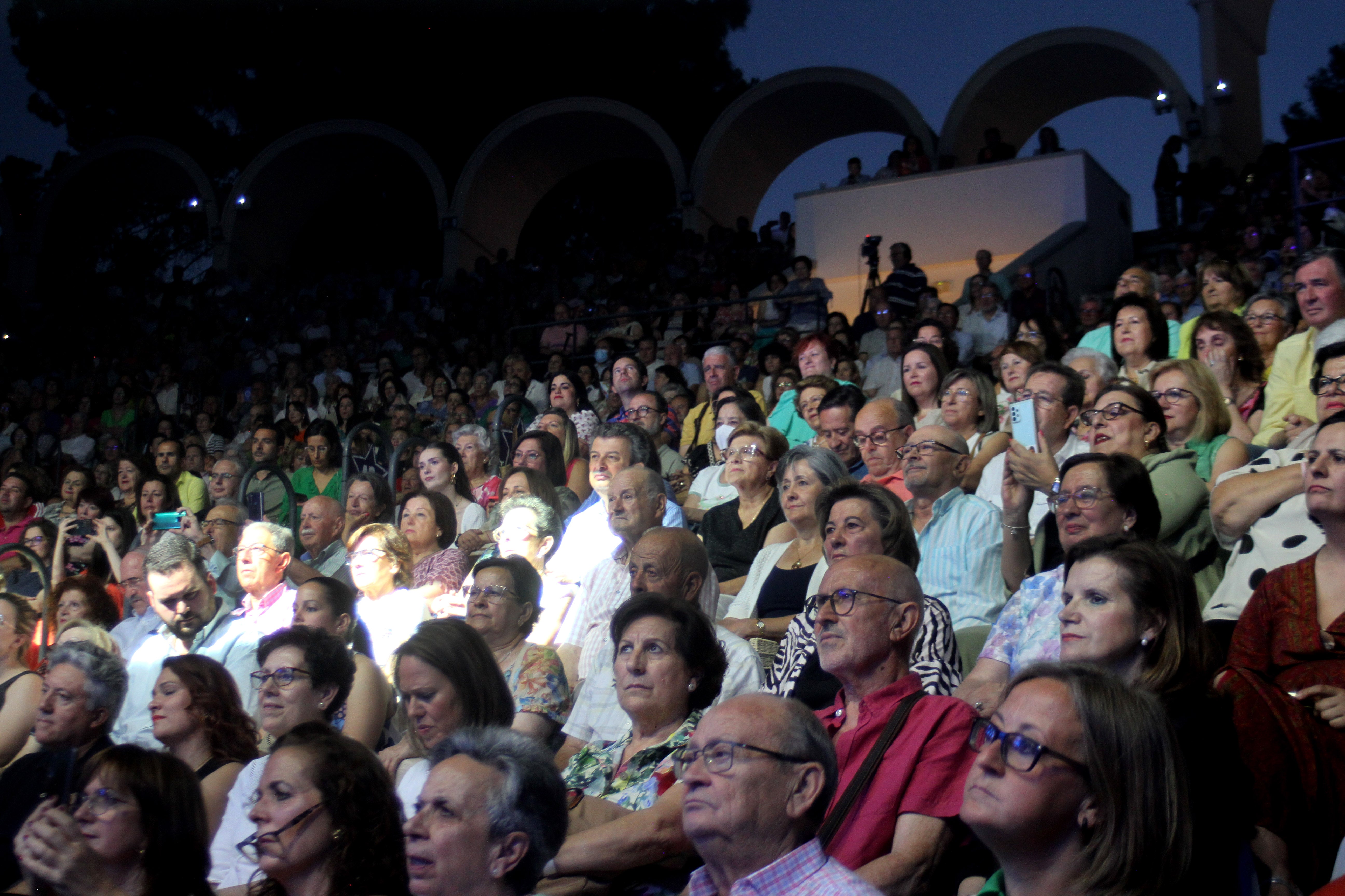 Fotos: el vibrante concierto de Raphael en Cabra
