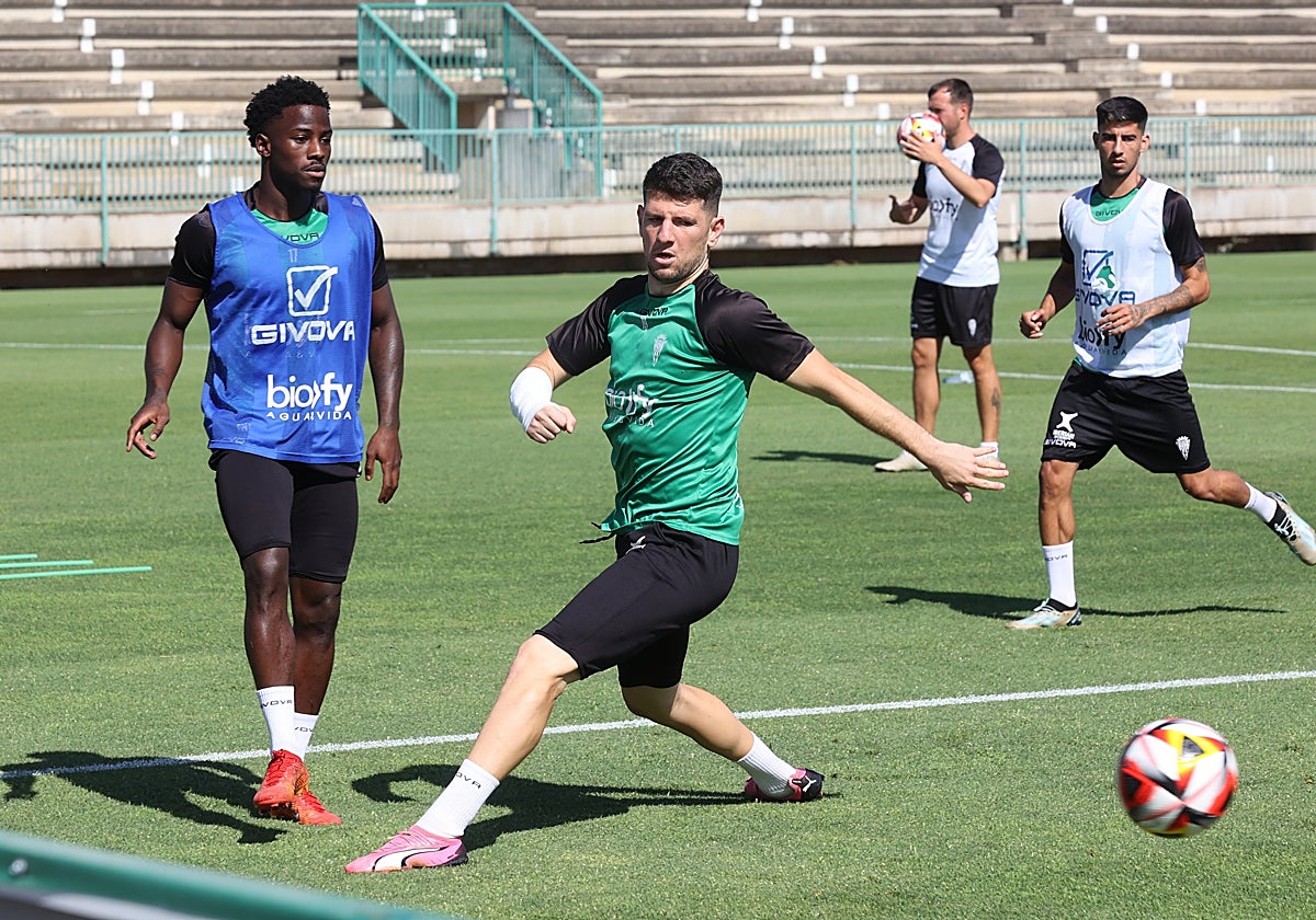 Alberto Toril y Adilson durante un entrenamiento con el equipo esta temporada