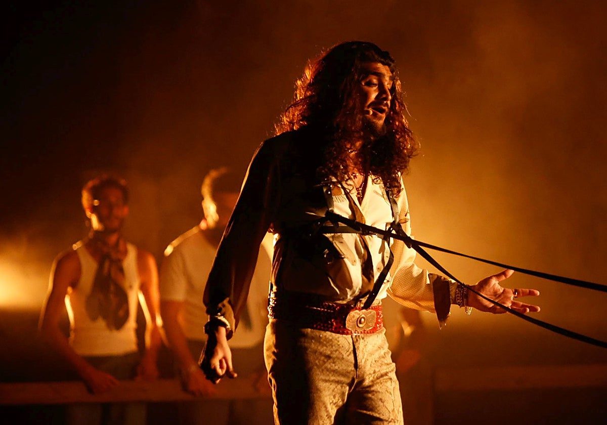 Israel Fernández, durante un espectáculo