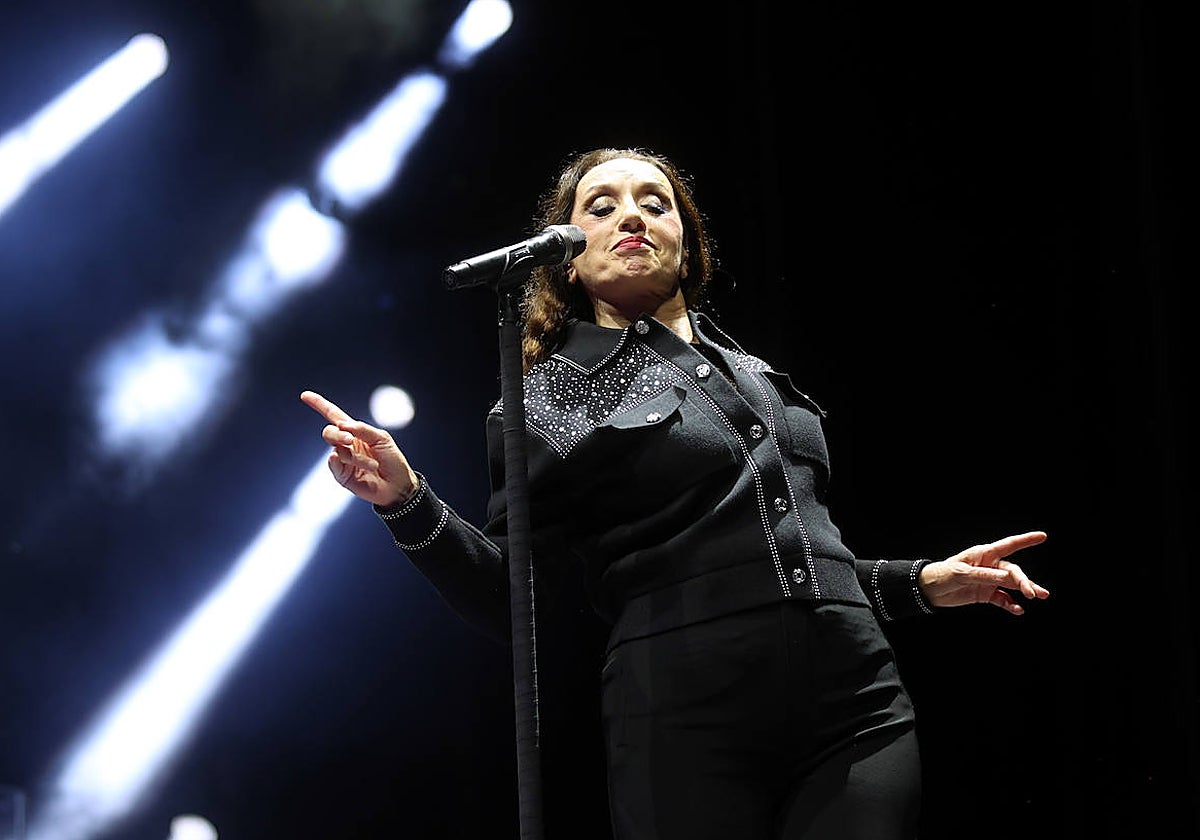 Las mejores imágenes del concierto de Luz Casal en Córdoba