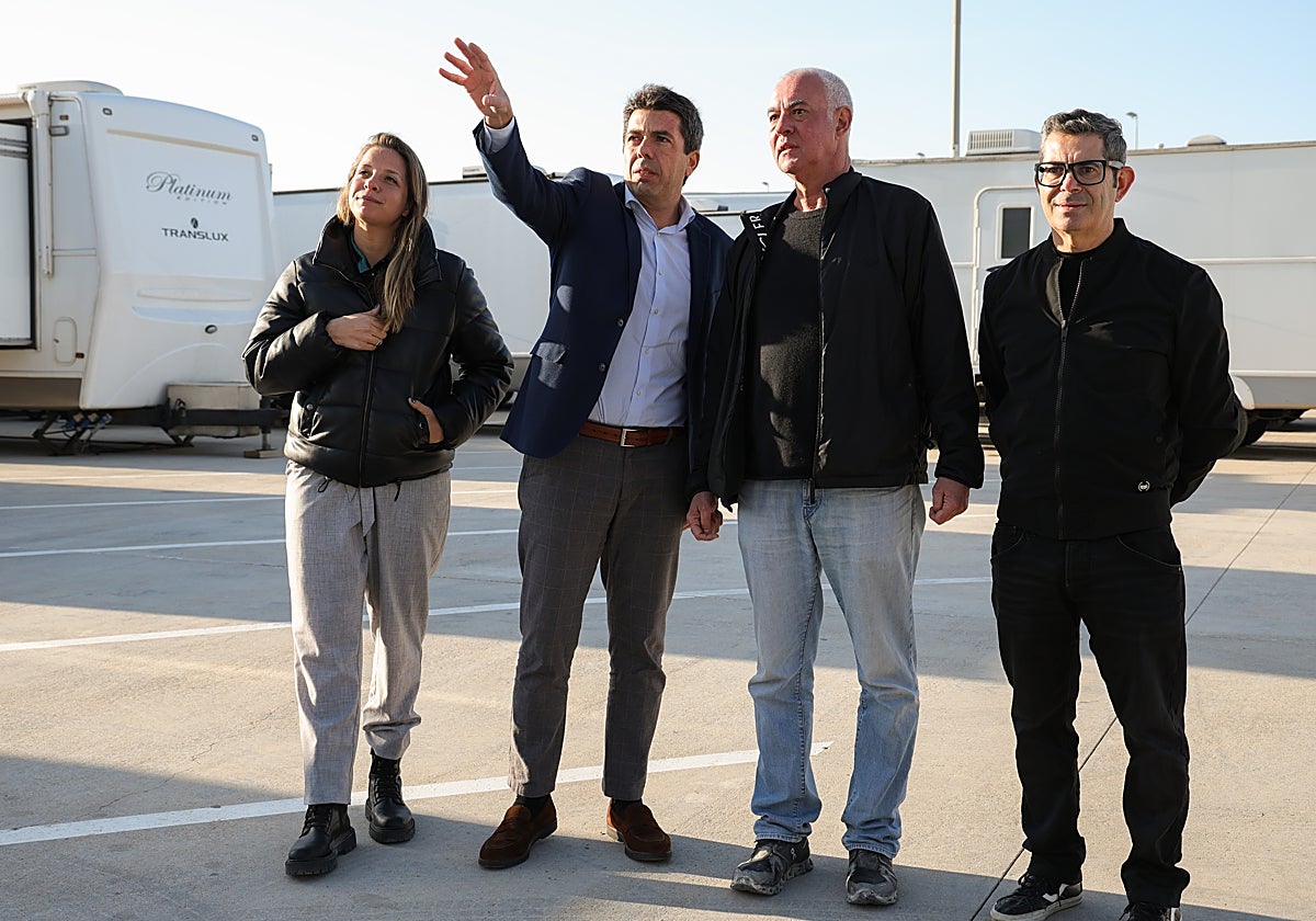 Carlos Mazón visita el rodaje de la nueva producción de Columbia Pictures en la Ciudad de la Luz