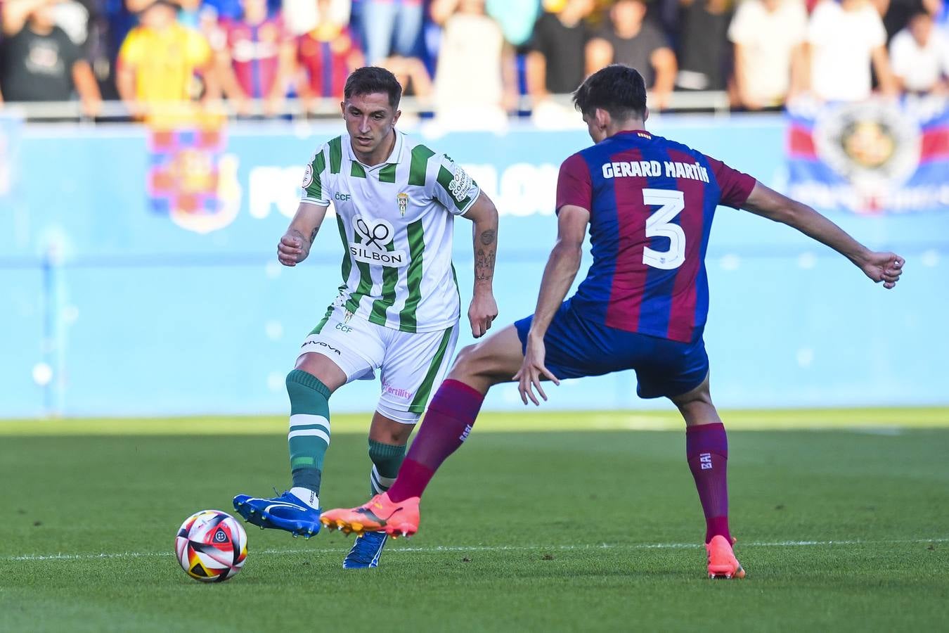 Fotos: la celebración del gol, la afición y las mejores jugadas del FC Barcelona B - Córdoba CF