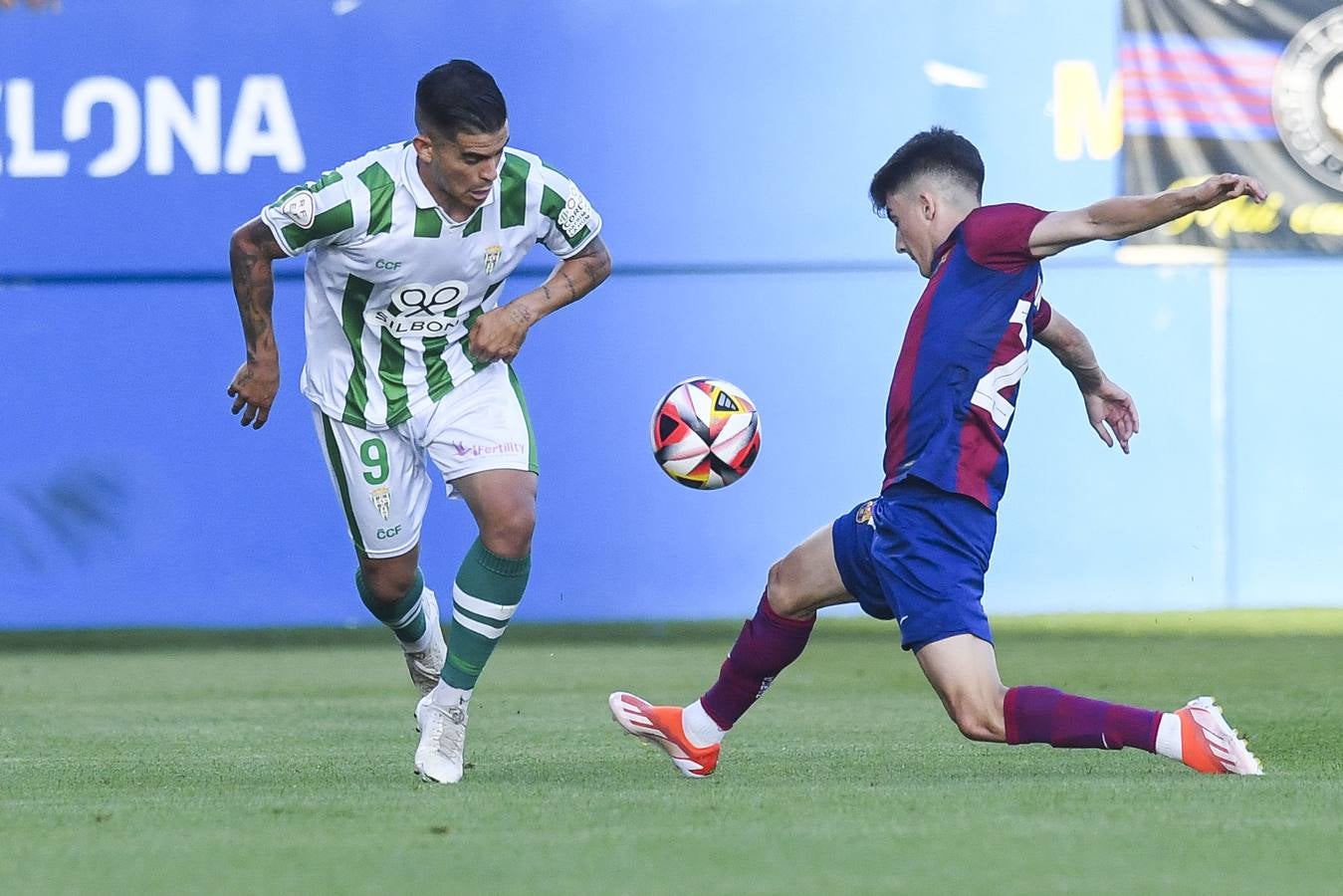 Fotos: la celebración del gol, la afición y las mejores jugadas del FC Barcelona B - Córdoba CF