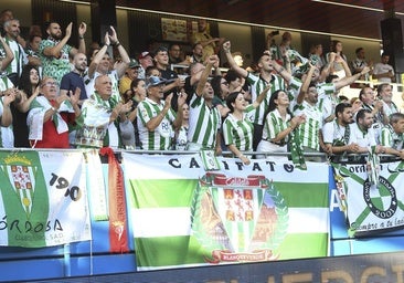 La celebración del gol, la afición y las mejores jugadas del Barcelona B-Córdoba