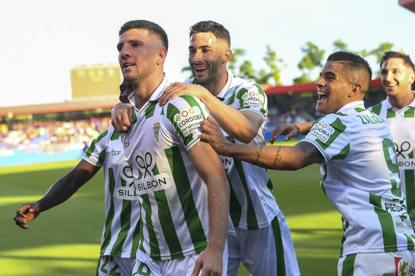 Fotos: la celebración del gol, la afición y las mejores jugadas del FC Barcelona B - Córdoba CF