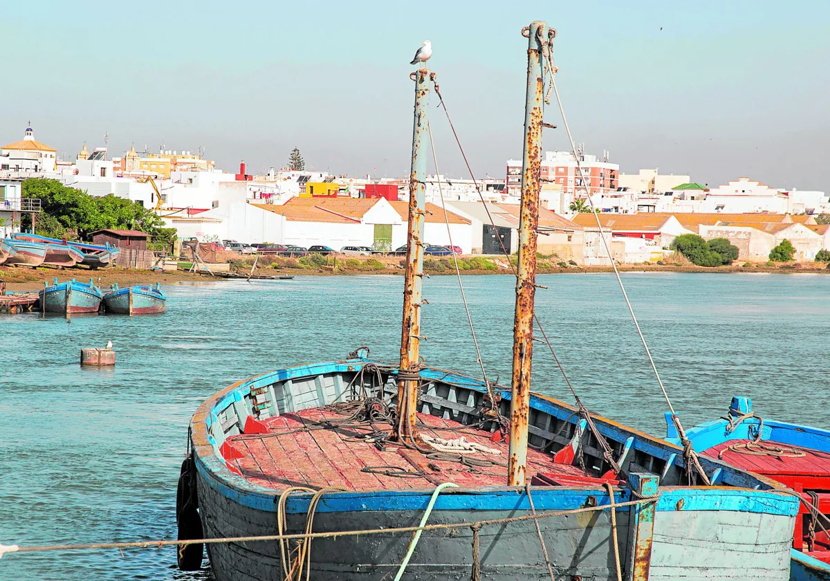 Una bella estampa de Barbate tomada desde el puerto pesquero