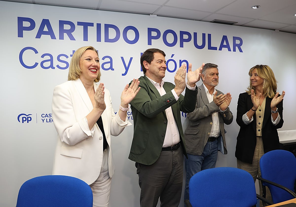 Isabel Blanco, Alfonso Fernández Mañueco, Francisco Vázquez y Alicia García, este lunes en la sede del PP