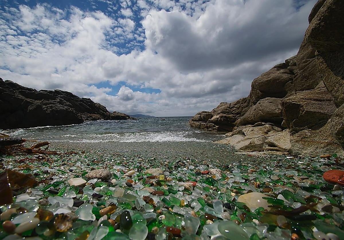 La playa de Galicia que es paraje natural y surgió de un vertedero: dónde está y cómo llega