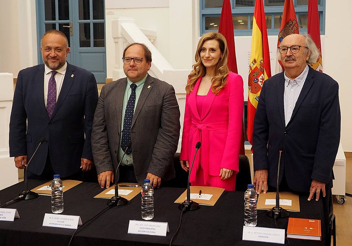 El protocolo de colaboración para la digitalización de los fondos ha sido suscrito por la Junta, la Diputación de León, el Ayuntamiento de La Bañeza y el propio Antonio Colinas