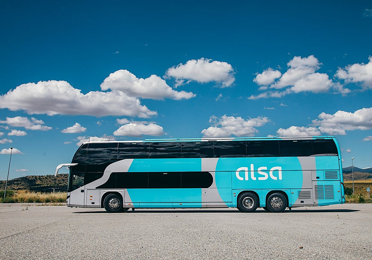 Un autobús de dos plantas de la empresa Alsa