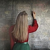 El Informe PISA 2022 concluye que hay más andaluces que creen que la creatividad y la inteligencia son innatas que los que confían en pulirlas