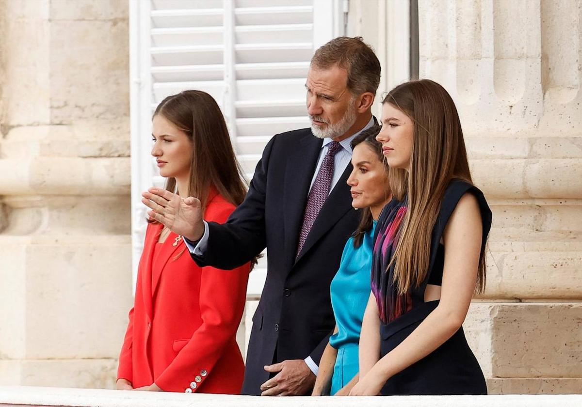 Aniversario coronación del Rey Felipe VI, en directo: última hora del desfile de las tropas y los actos de celebración en el Palacio Real hoy