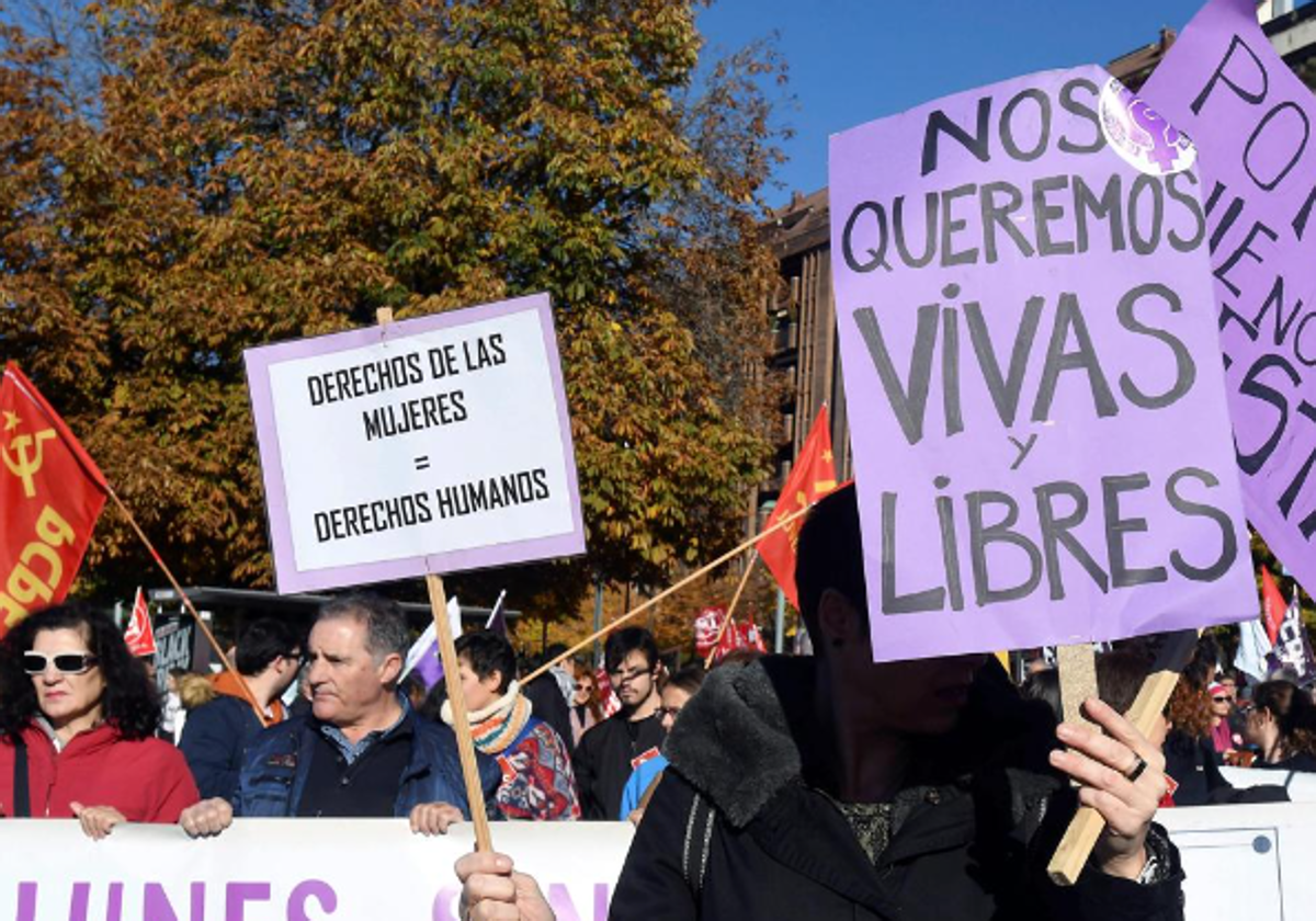 Concentración contra la violencia de género en foto de archivo