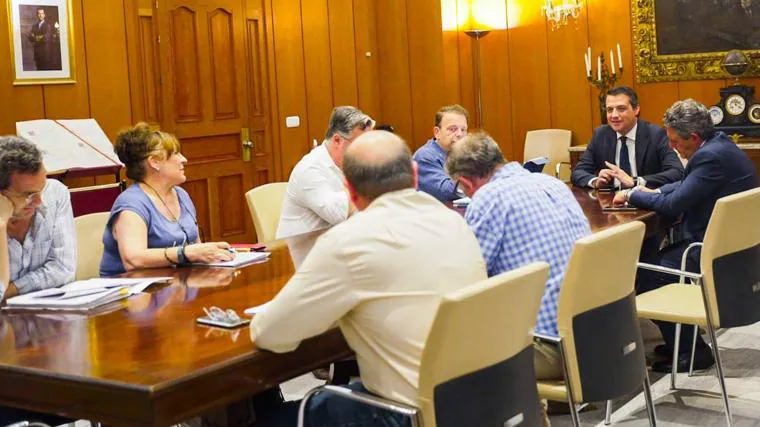 Imagen de la comisión de Cruces, que se ha reunido este miércoles