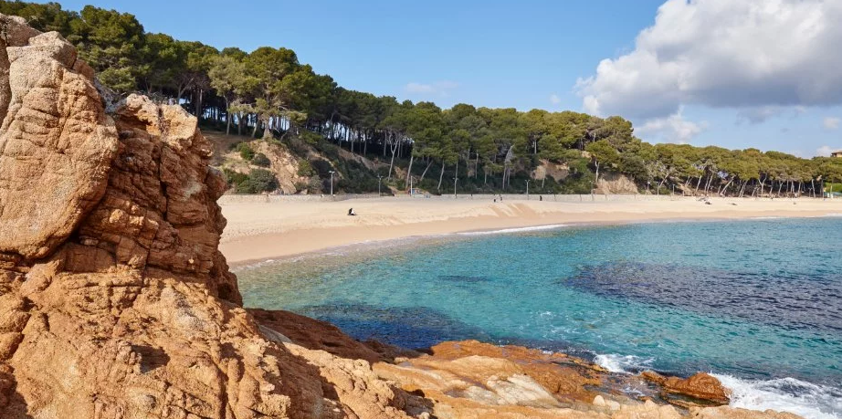La localidad más barata para alquilar una playa en Gerona