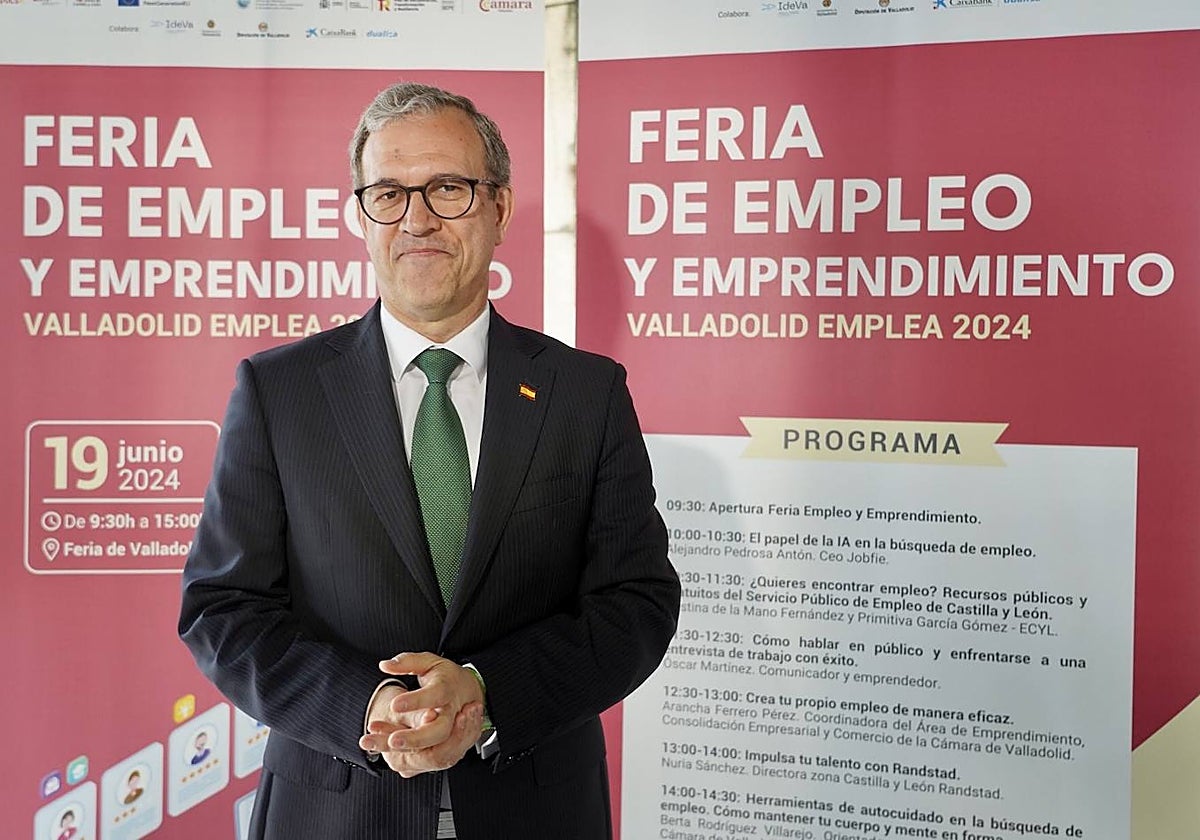 El consejero de Industria, Comercio y Empleo, Mariano Veganzones, asiste a la presentación de la Feria de Empleo y Emprendimiento 'Valladolid Emplea'
