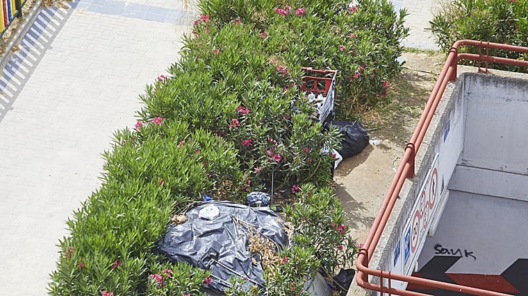 Vista desde una terraza de una de las chabolas asentadas en el parque infantil