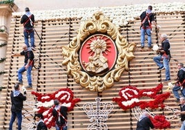 À Punt retransmite en directo la ofrenda de las Hogueras de Alicante