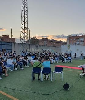 Imagen secundaria 2 - Acabar la ESO en Las Palmeras: «Mi familia siempre ha estado encima para que siga estudiando»
